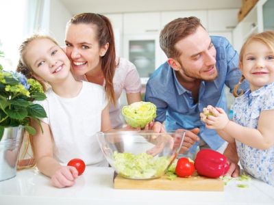 Παιδική διατροφή: 9+1 χρήσιμες συμβουλές για το πώς να μάθω το παιδί μου να τρέφεται σωστά