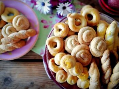 «Τα Πασχαλινά κουλούρια της μαμάς μου»: Συνταγή για τα πιο νόστιμα πασχαλινά κουλουράκια