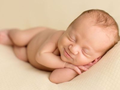 Εικόνες που γαληνεύουν την ψυχή σου: Νεογέννητα μωρά χαμογελούν στον ύπνο τους (pics)