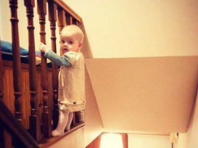 Μας κοψοχόλιασε! Μπαμπάς φωτογραφίζει το παιδί του σε απίθανα μέρη (pics)