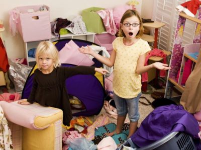 Τρεις λόγοι για να το ξανασκεφτείτε αν φωνάζετε στα παιδιά για το ακατάστατο δωμάτιο