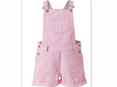 Το summer outfit που πρέπει να έχει οπωσδήποτε στη ντουλάπα του το παιδί σας