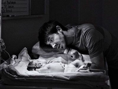 Δέκα υπέροχες φωτογραφίες μπαμπάδων στο δωμάτιο τοκετού