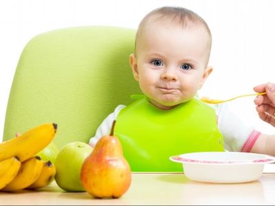 Βρεφική διατροφή: Τι πρέπει να γνωρίζετε για τη εισαγωγή των στερεών τροφών στη διατροφή του μωρού