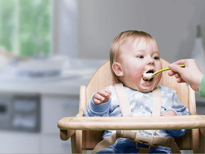 Τι αλλάζει στη βρεφική διατροφή - Όσα πρέπει να γνωρίζουν οι νέοι γονείς