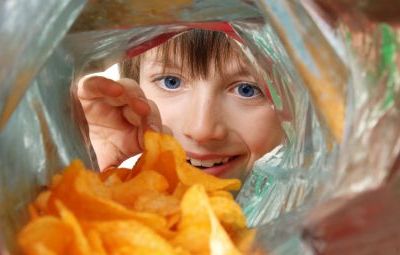 Γιατί μικροί και μεγάλοι δεν μπορούν να αντισταθούν στα πατατάκια;