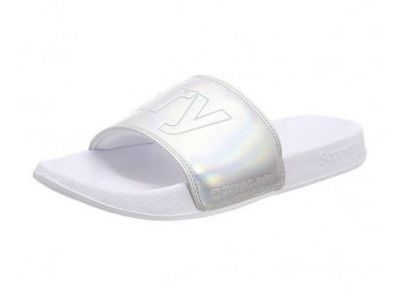 Superdry pool slides: Η τελευταία λέξη της μόδας για την παραλία