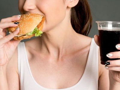 Διατροφή & γονιμότητα: Τι πρέπει να αποφεύγει μια γυναίκα