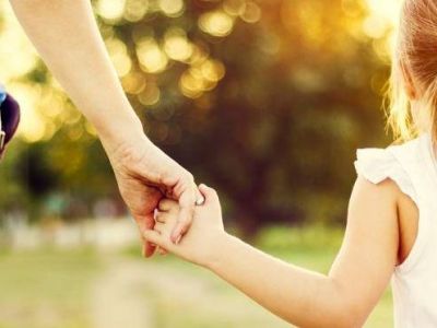 Ένα γράμμα στη γυναίκα που με υιοθέτησε, για τη Γιορτή της Μητέρας