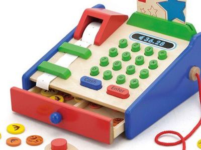 Ξύλινη ταμειακή μηχανή: Το παιδί διασκεδάζει και μαθαίνει να μετρά