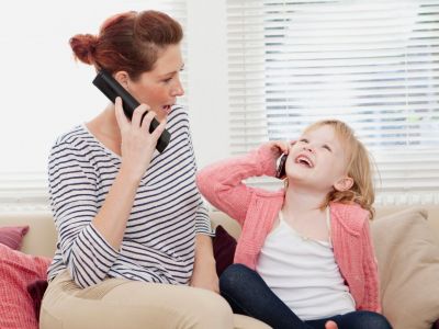 Αυτές τις συμπεριφορές των γονιών αντιγράφουν τα παιδιά