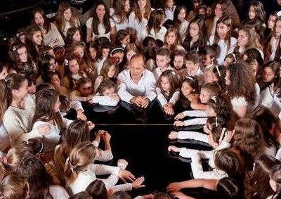 Ο Σπύρος Λάμπρου στο Μothersblog.gr: «Η χορωδία είναι δουλειά, χόμπι και διασκέδαση, όλα αυτά μαζί»