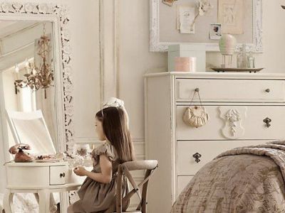 Τι λείπει από το δωμάτιο της κόρης σας; 'Ενας όμορφος καθρέφτης