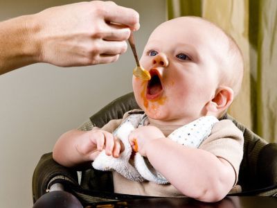 Διατροφή για μωρά: Ενδεικτικό ημερήσιο πρόγραμμα διατροφής για μωρό 6 μηνών