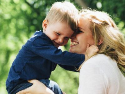 Πέντε τρόποι να δείξετε στα παιδιά σας ότι νοιάζεστε για εκείνα (εκτός από το Σ’ αγαπώ)