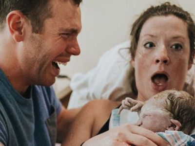 Αντιδράσεις μπαμπάδων τη στιγμή που γεννιέται το παιδί τους μέσα από φωτογραφίες (pics)