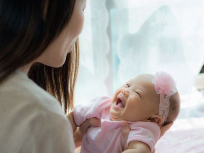 Αστείοι τρόποι για να κάνετε το μωρό σας να γελάσει