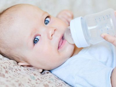 Πότε το μωρό μπορεί να πιει νερό;