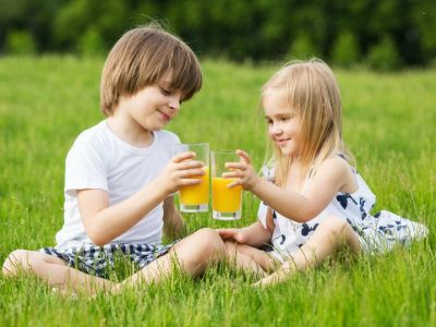Πρέπει να δίνουν οι γονείς χυμούς φρούτων στα παιδιά;