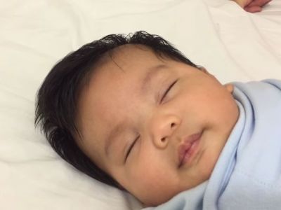 Ύπνος μωρού: Το κόλπο που ανακάλυψε μία μαμά για να κοιμηθεί το μωρό μέσα σε 1 λεπτό