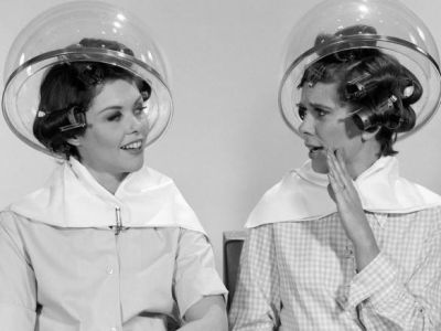 Κουτσομπολεύεις με τις φίλες σου; Η επιστήμη χειροκροτά