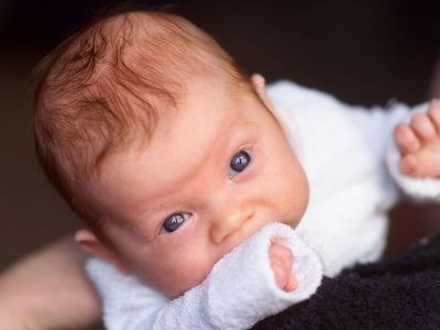 Έντεκα απαράβατοι κανόνες όταν επισκέπτεστε ένα νεογέννητο μωρό και τη μαμά του