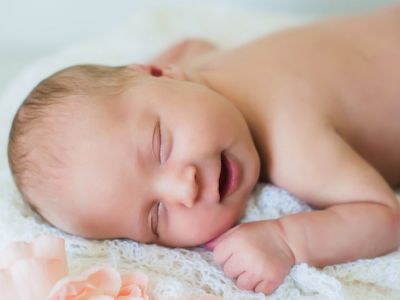 Πλαγιοκεφαλία θέσης σε βρέφος – Είναι ανησυχητική;