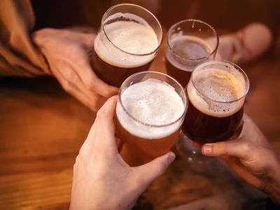 Αλκοόλ: Σε ποια ποσότητα ενισχύει την αντρική γονιμότητα