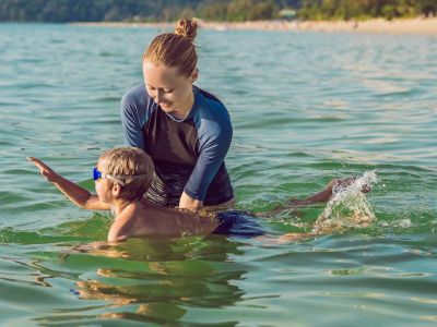 Τι να κάνω για να βοηθήσω το παιδί μου να ξεπεράσει την φοβία του να μπει στη θάλασσα;
