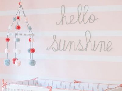 DIY: Υπέροχα pom pom από μαλλάκι πλεξίματος για το βρεφικό δωμάτιο (vid)