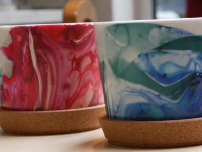 DIY: Δείτε πώς να ομορφύνετε τις βαρετές σας κούπες (vid)