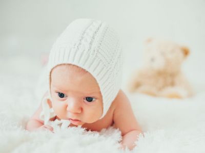 4 φυσικά χαρακτηριστικά του νεογέννητου μωρού σας που μπορεί να σας φανούν «παράξενα»