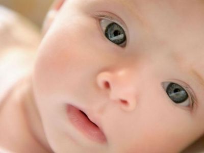 Γιατί τα βρέφη γεννιούνται με γκρίζα-μπλε μάτια;