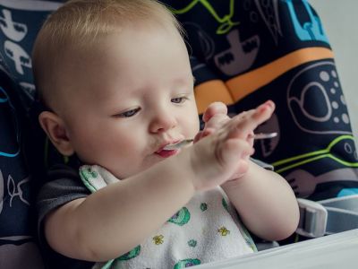 Διατροφή μωρού: Τι πρέπει να τρώει ένα μωρό από 0 έως 12 μηνών