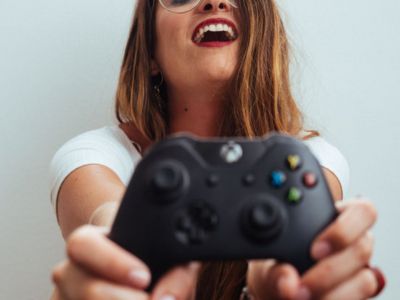 Οι 5 συνήθειες των κοριτσιών που λένε συνεχώς πως είναι... «ευτυχισμένες»