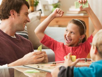 «Ποιoς είμαι;», ένα διασκεδαστικό και κλασικό παιχνίδι για όλη την οικογένεια