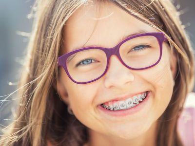 Σιδεράκια: Πώς να βοηθήσετε το παιδί να προσαρμοστεί στο σχολείο