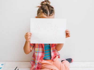 Αν δεν μπορούν να βοηθήσουν οι γονείς ένα ντροπαλό παιδί… ποιος μπορεί;