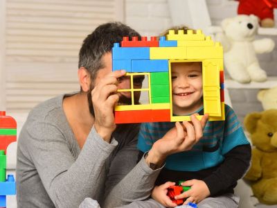 'Αδεια φροντίδας παιδιού και στον πατέρα: Πότε τι δικαιούται, πόσο διαρκεί