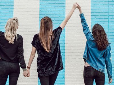 Είσαι πιο κοντή (ή πιο ψηλή) από τους φίλους σου; 3 τρόποι να το διαχειριστείς