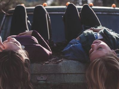 Πώς θα καταλάβεις ότι η κολλητή σου σε ζηλεύει