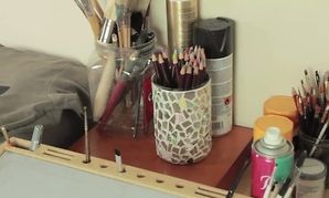 Φτιάξτε εντυπωσιακές μολυβοθήκες από γυάλινα βάζα και παλιά  CDs!