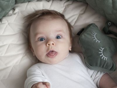 Βελούδινη κουδουνίστρα για το μωρό σας