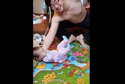 Τα αντανακλαστικά αυτού του μπαμπά είναι κορυφαία (vid)