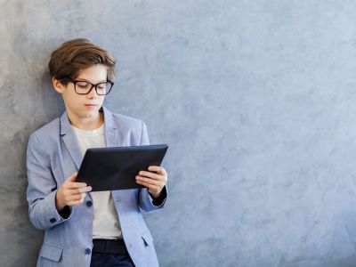 Όταν το παιδί ενημερώνεται για το σεξ μέσω διαδικτύου (κίνδυνοι και παραπληροφόρηση)