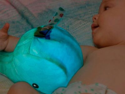 Αυτή η φάλαινα, θα γίνει ο καλύτερος σύντροφος των μωρών φίλων σε ώρες χαλάρωσης