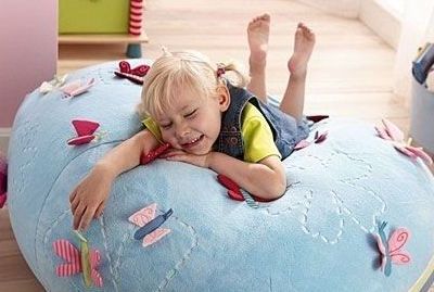 Πουφ με πεταλούδες για το παιδικό δωμάτιο του παιδιού σας