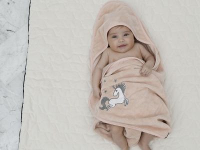 Αυτή η παιδική πετσέτα για βρέφη και μωράκια έως 2 ετών είναι πολύ πρακτική