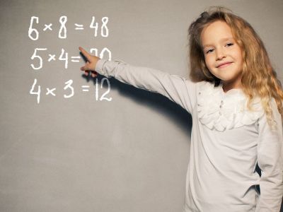 Ζεστές χειμωνιάτικες φόρμες για κορίτσια κάτω από 28 ευρώ