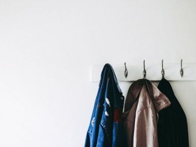 Φοιτητικό σπίτι: Αυτή είναι η καλύτερη DIY κρεμάστρα για παλτό